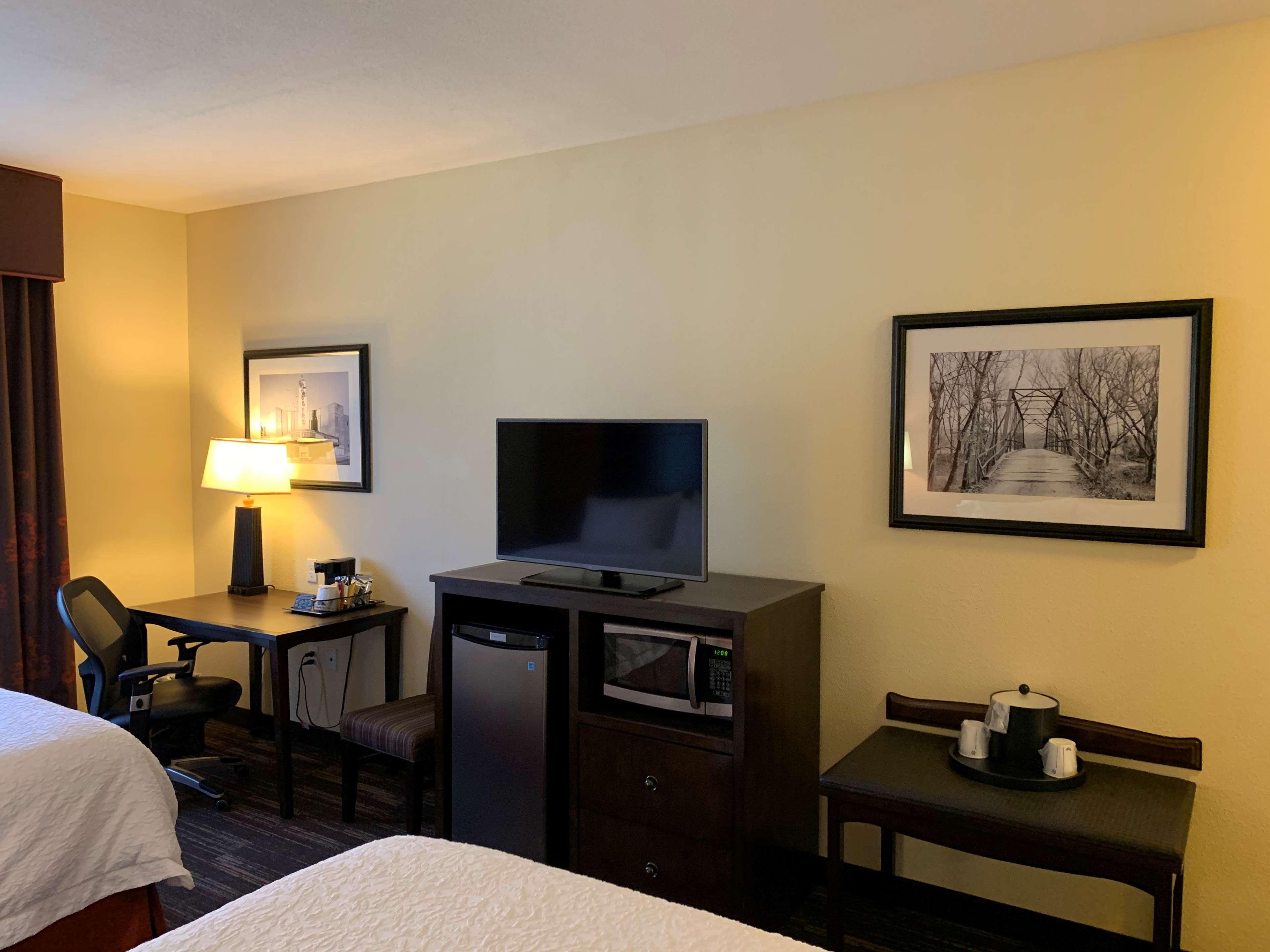 Hampton Inn Поплар Блъф Екстериор снимка