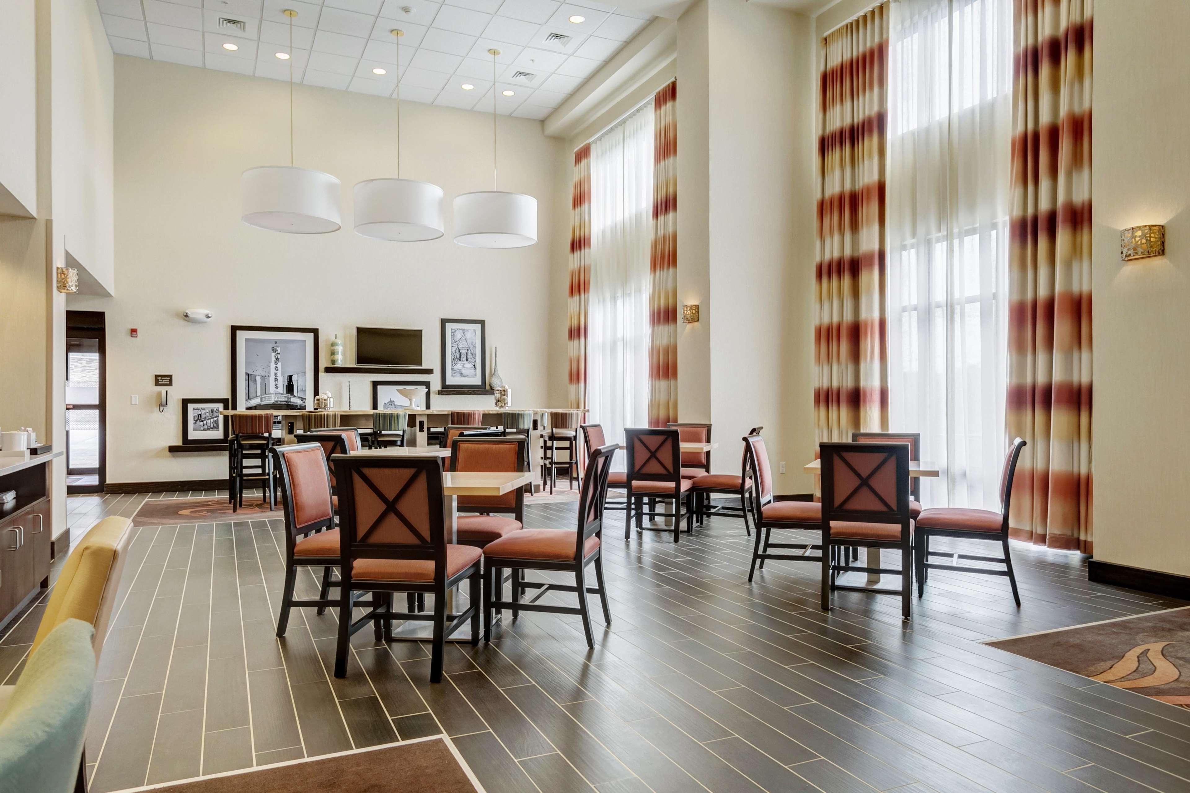 Hampton Inn Поплар Блъф Екстериор снимка