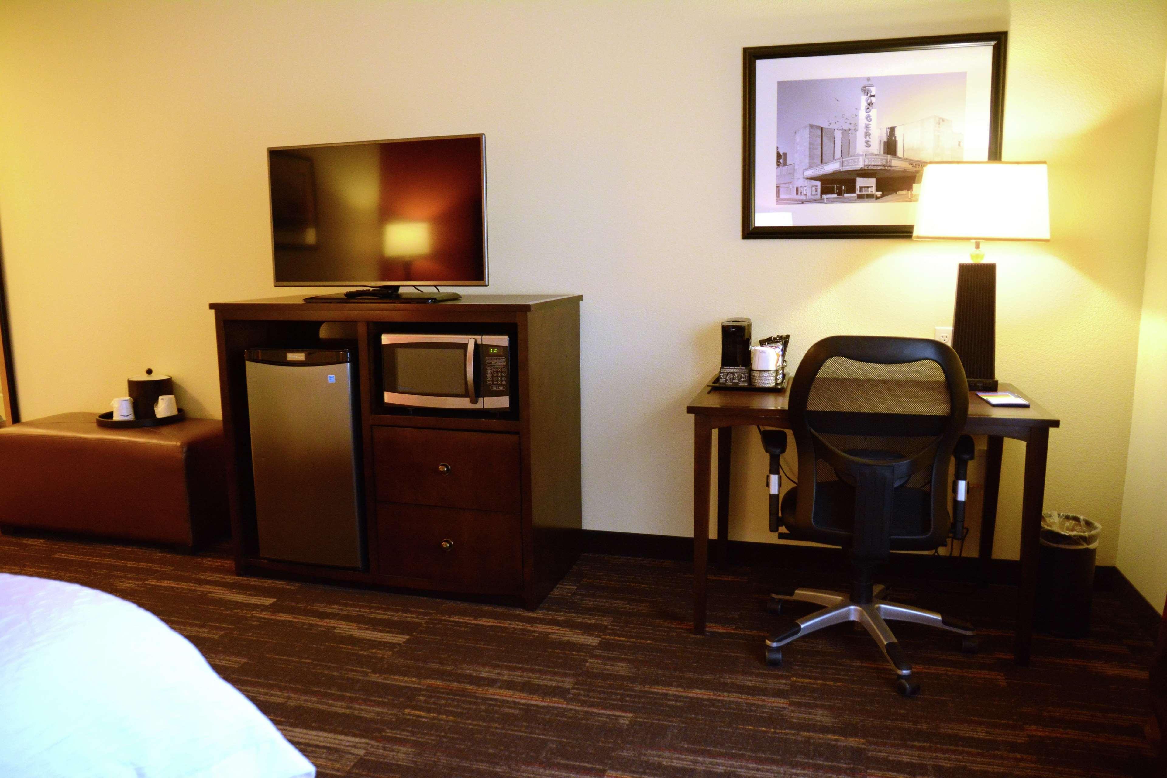 Hampton Inn Поплар Блъф Екстериор снимка