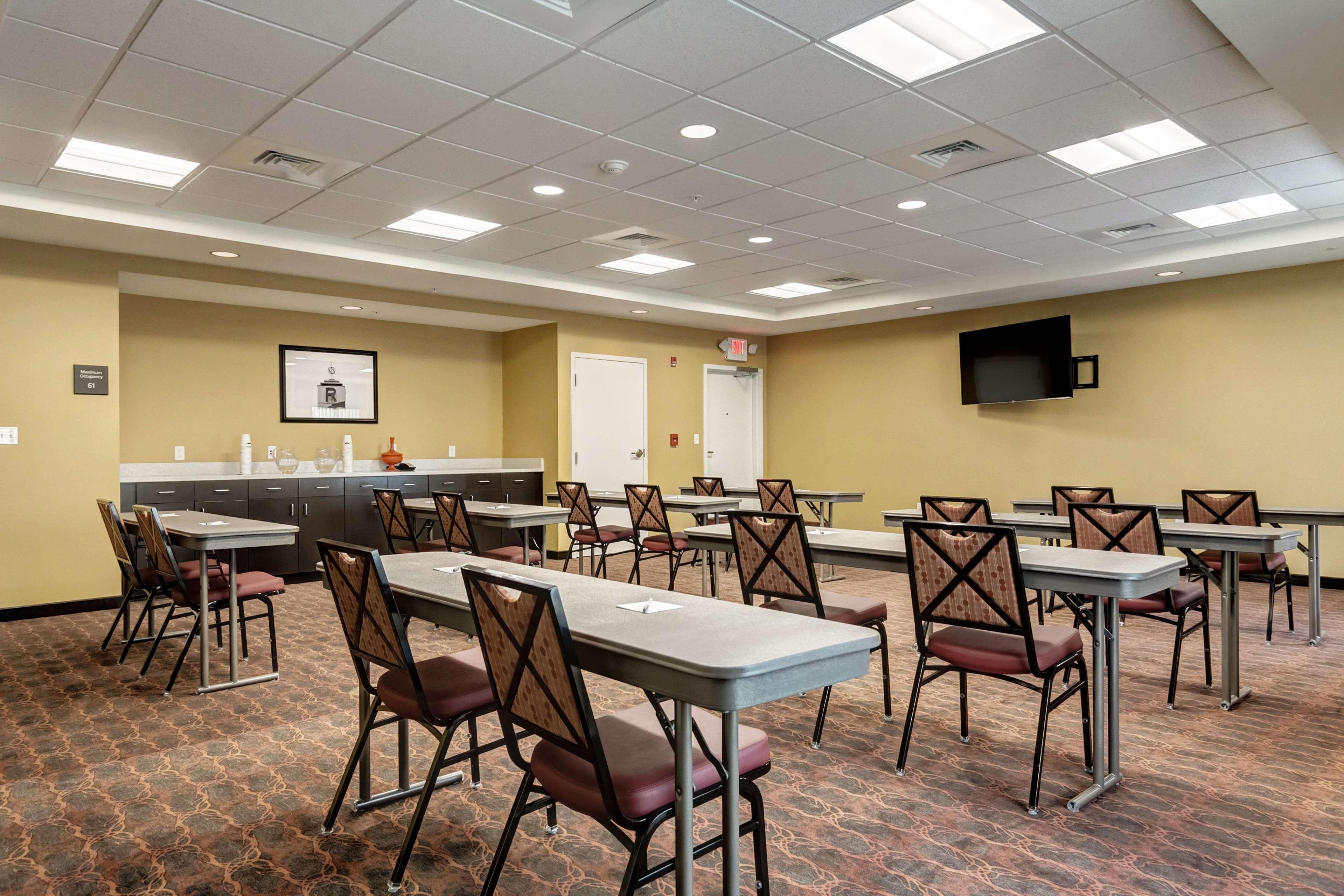 Hampton Inn Поплар Блъф Екстериор снимка