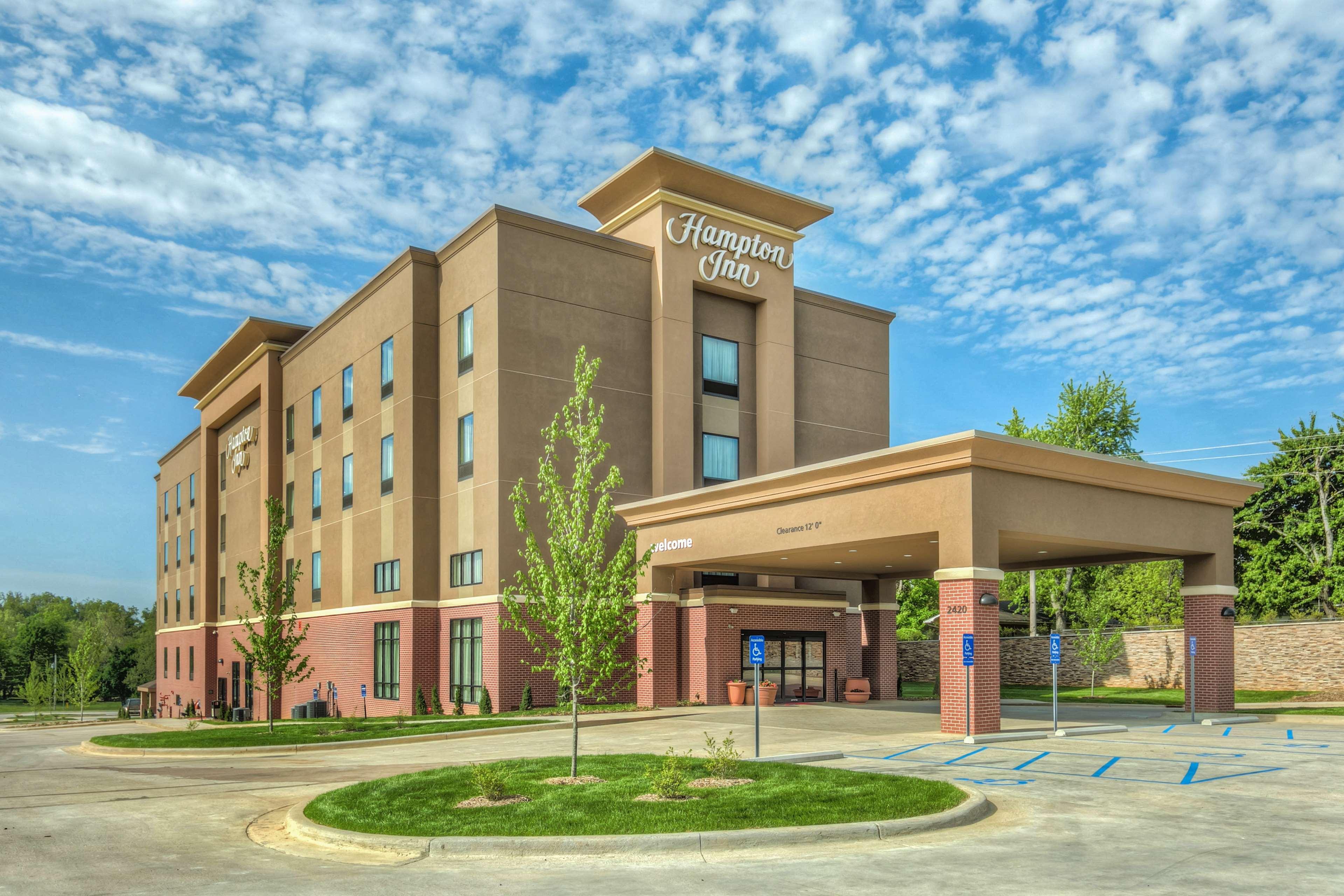 Hampton Inn Поплар Блъф Екстериор снимка