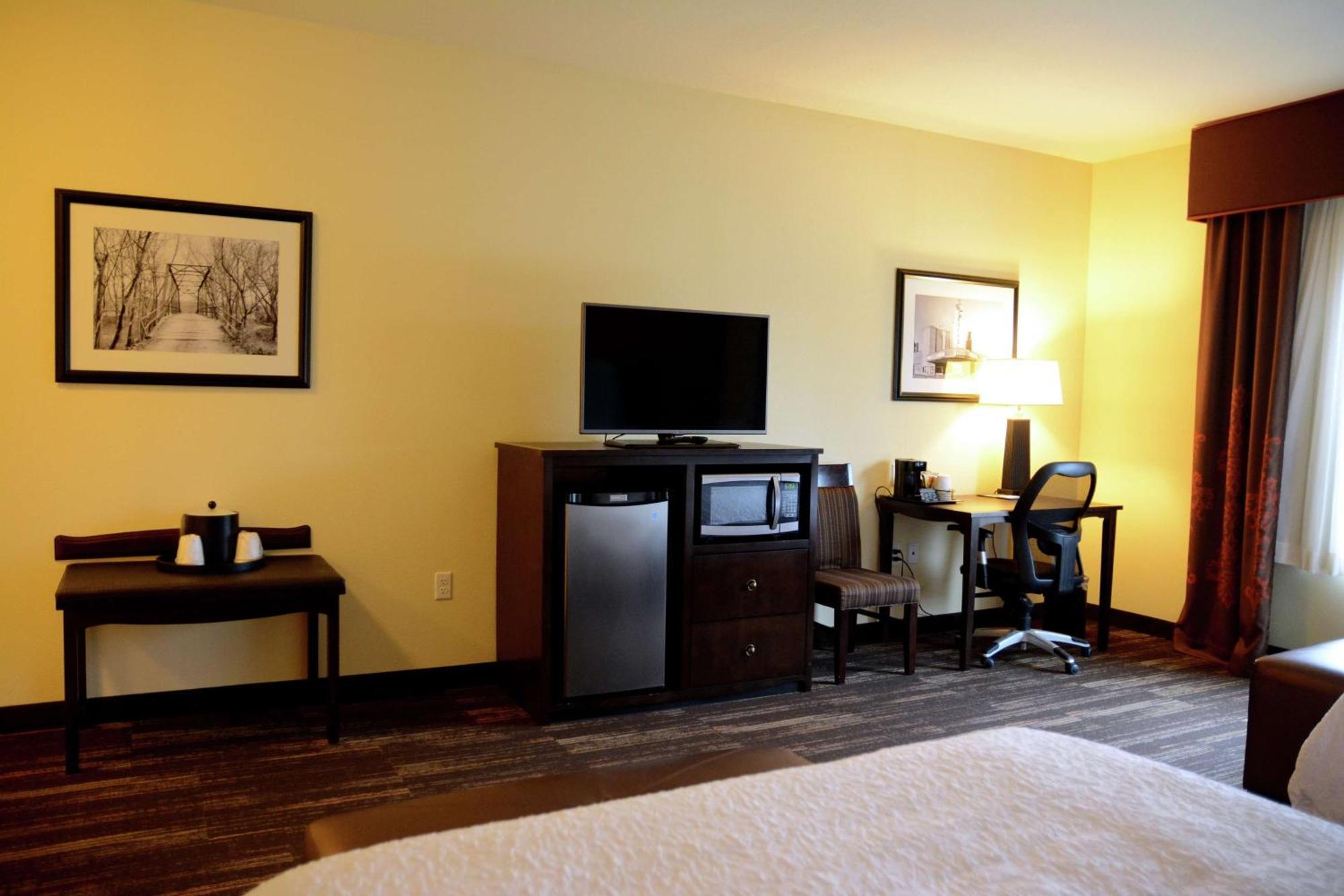 Hampton Inn Поплар Блъф Екстериор снимка