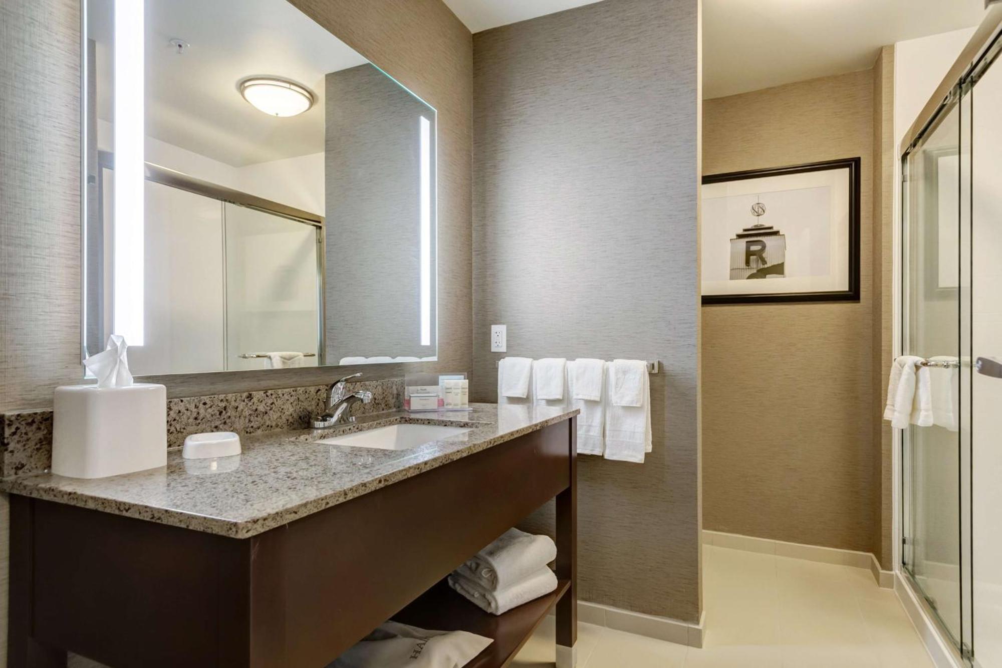 Hampton Inn Поплар Блъф Екстериор снимка